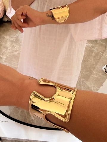 Sculpted Hand Cuff