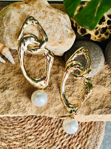 Sculpted Loop with Pearl