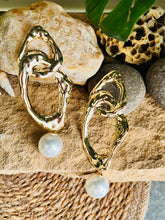 Sculpted Loop with Pearl