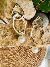 Sculpted Loop with Pearl