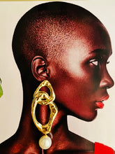 Sculpted Loop with Pearl