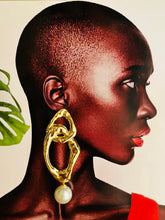 Sculpted Loop with Pearl