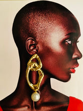 Sculpted Loop with Pearl